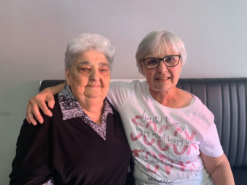 Zuzana und Anna Cousine