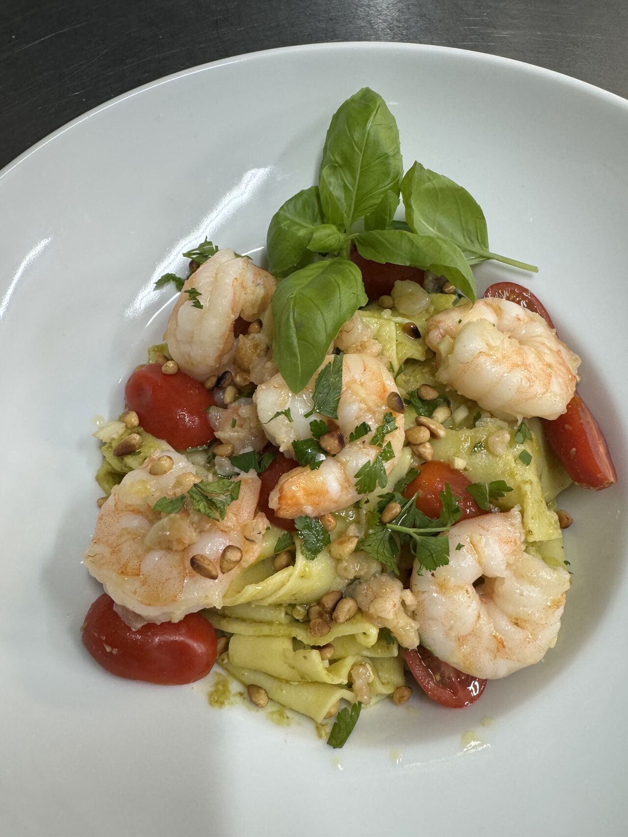 Makaron z pesto i krewetkami