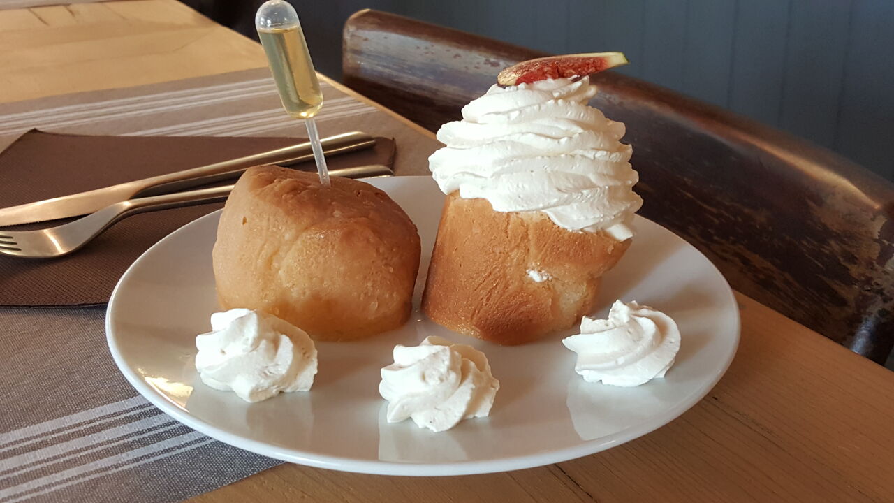 Baba au rhum entièrement confectionné maison