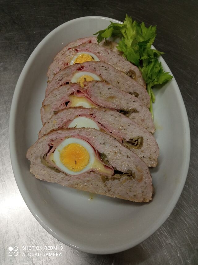 Polpettone ripieno di carciofi uova e mortadella