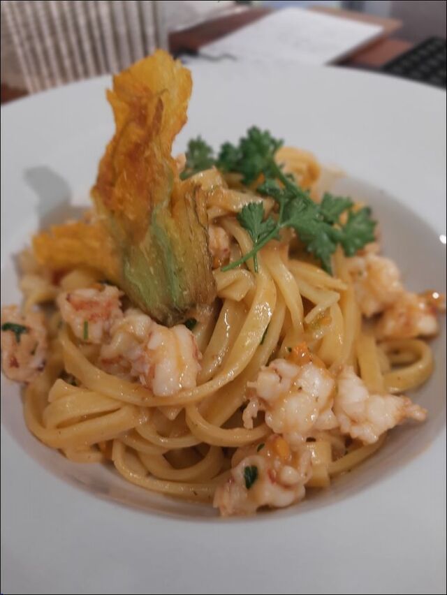 Fettuccine in bisque di gambero fiori di zucca 