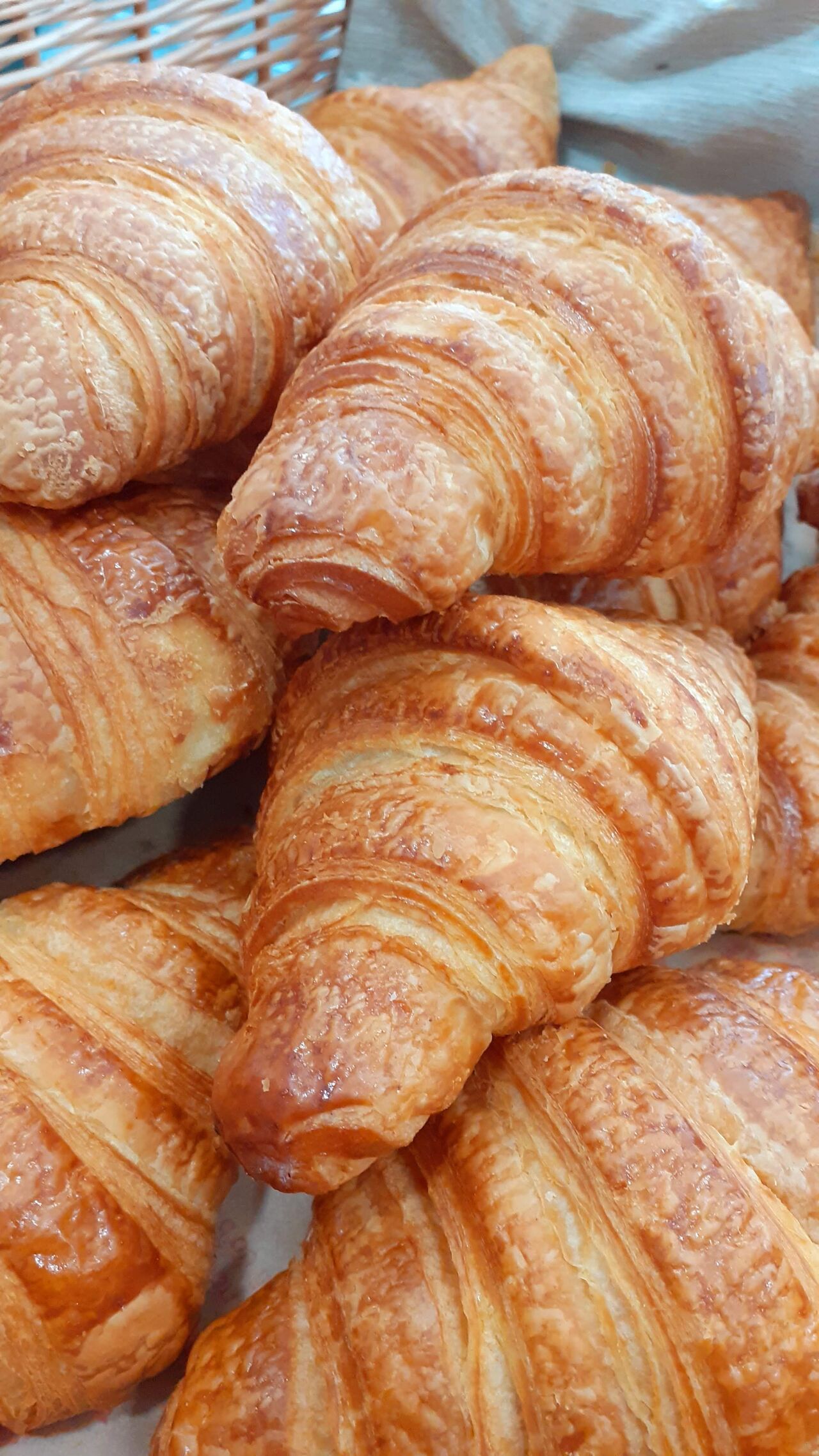 Du pain et des viennoiseries livrées par notre boulanger chaque matin