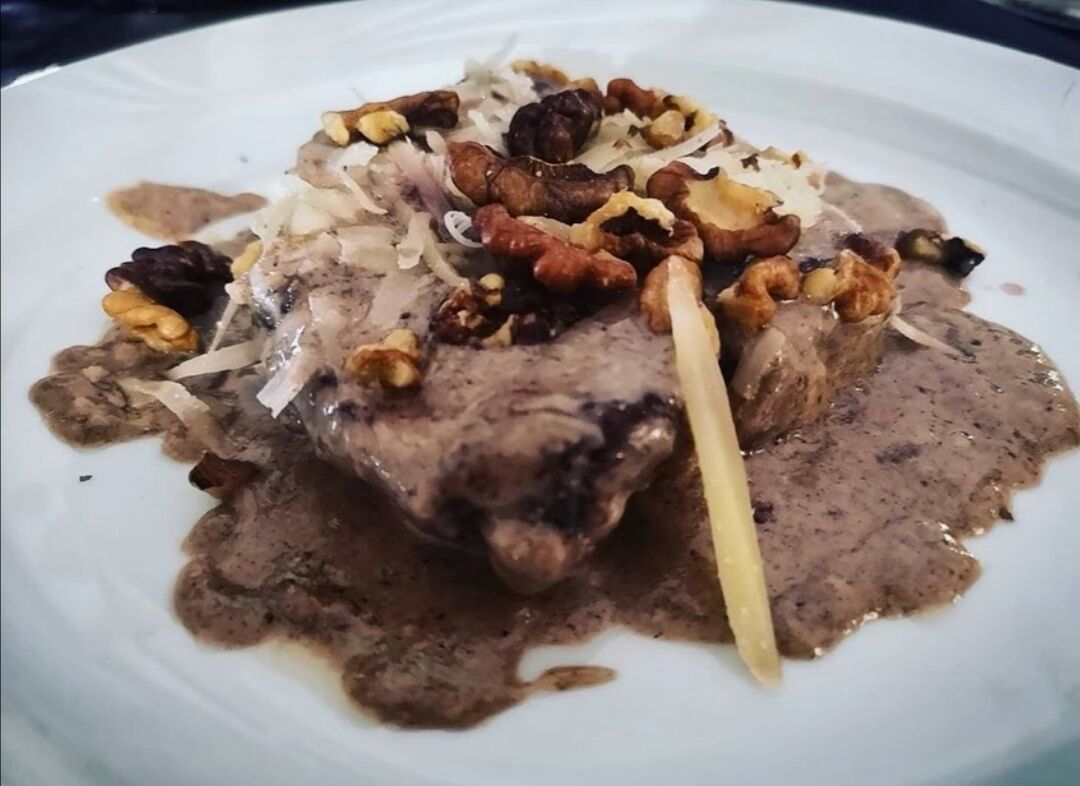 Tagliata noci e scaglie di parmigiano 