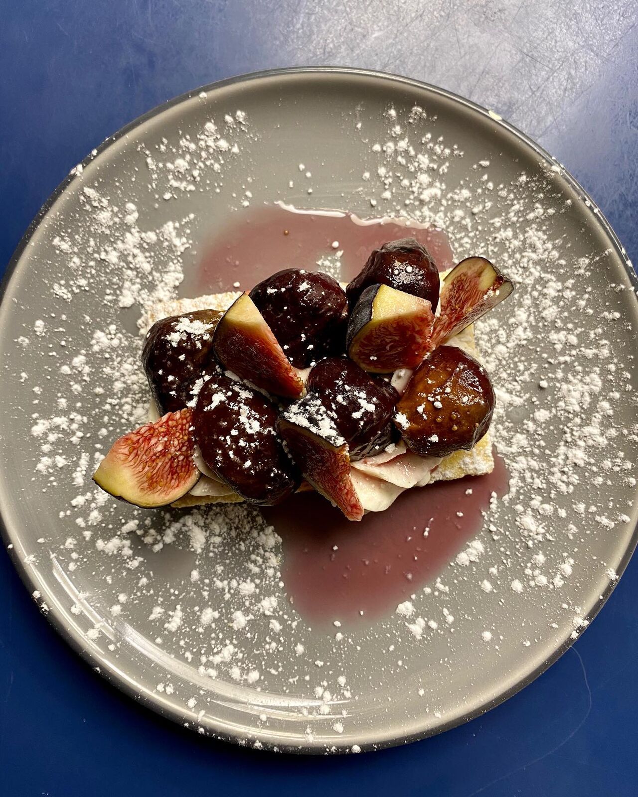 Tarte fine aux figues rôties et crues