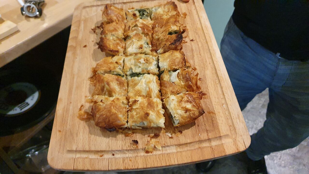 Bougatsa mit Käse und Spinat Füllung