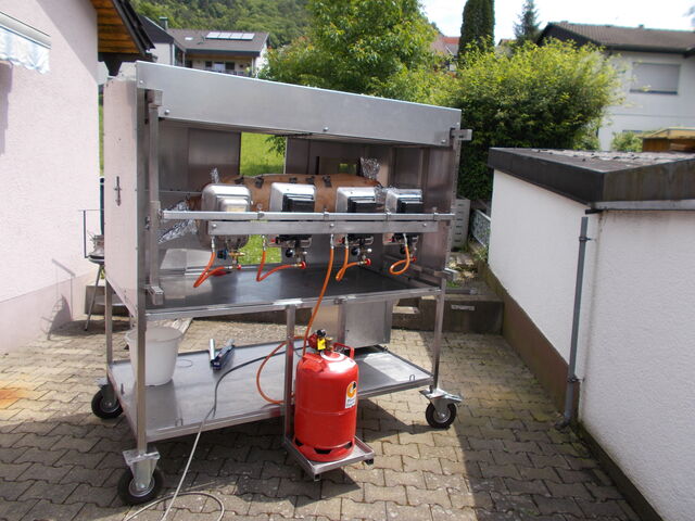 Rückseite des Spanferkelgrills