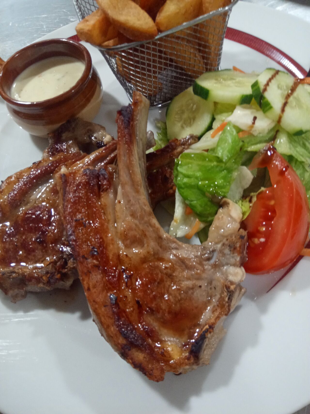 Côtes d agneau , frites maison