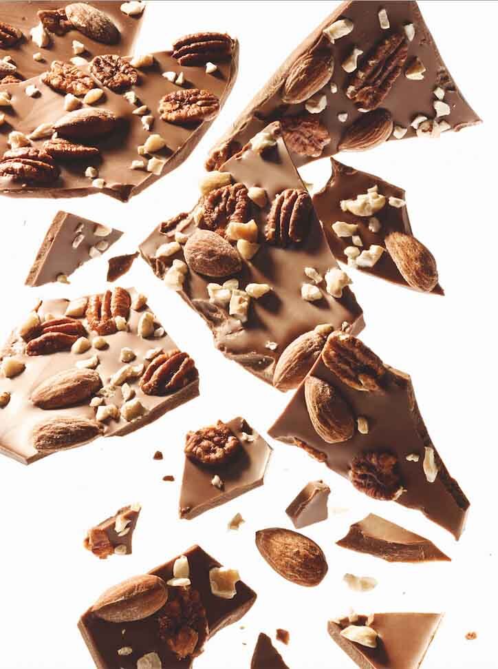 Tablettes de chocolats garnis de noisettes, cranberries, amandes ou noix de pécan à casser