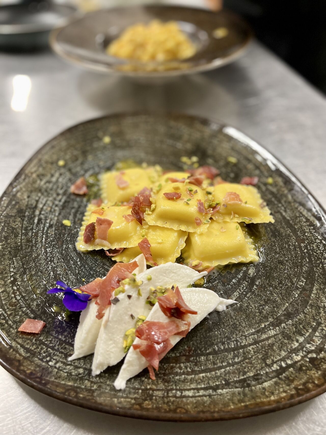Ravioli burratina e speck