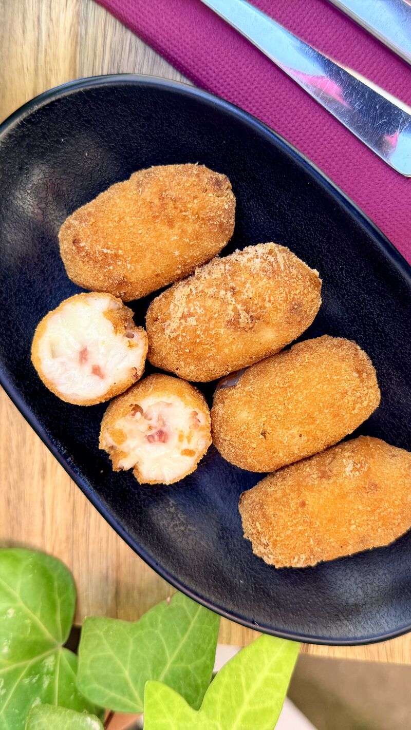 Cinco croquetas de jamón serrano sin gluten en Eddy's Street Food Guardamar