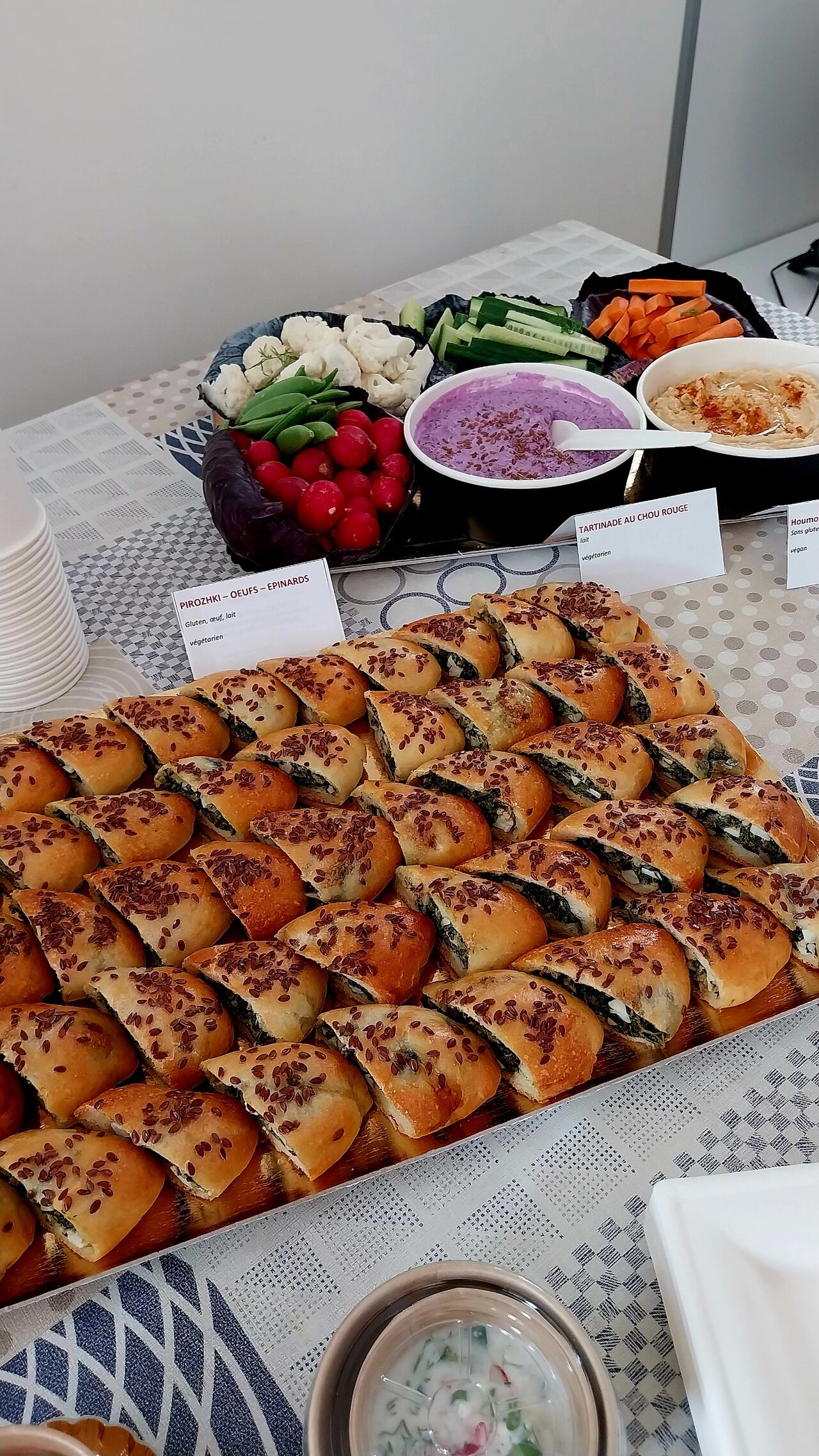 Pirozhki aux épinards, œufs durs, cebette 