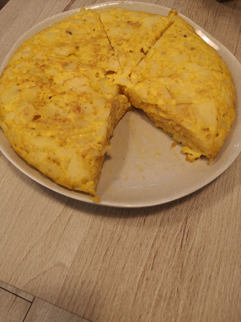 Tortillas hechas con cariño;
Patata con cebolla
Bacalao
Morcilla y morrones
York y queso....