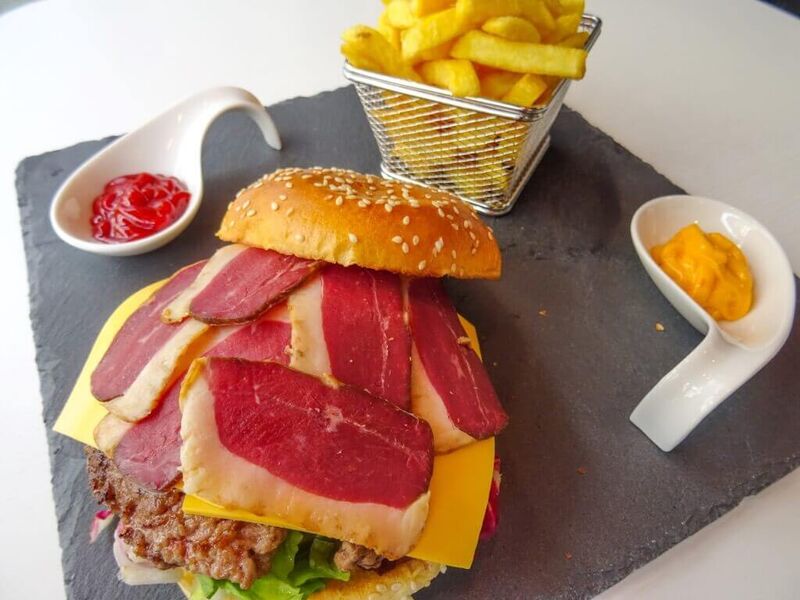 BURGER MAGRET DE CANARD AU PIMENT D'ESPELETTE