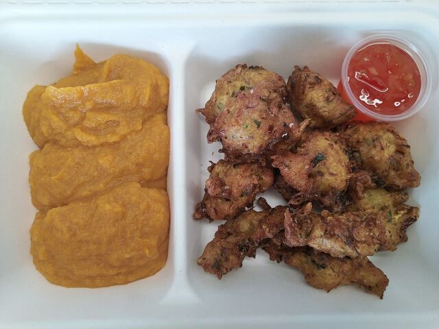 acras de morue, sauce sweet chili et purée de patates douces