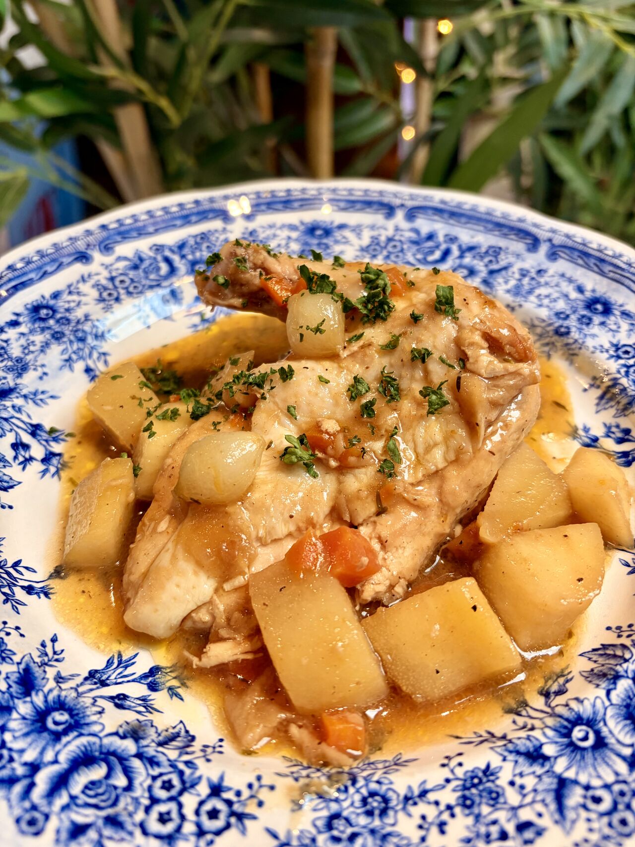 Suprême de poulet mijoté au pain d’épices/ miel et poires