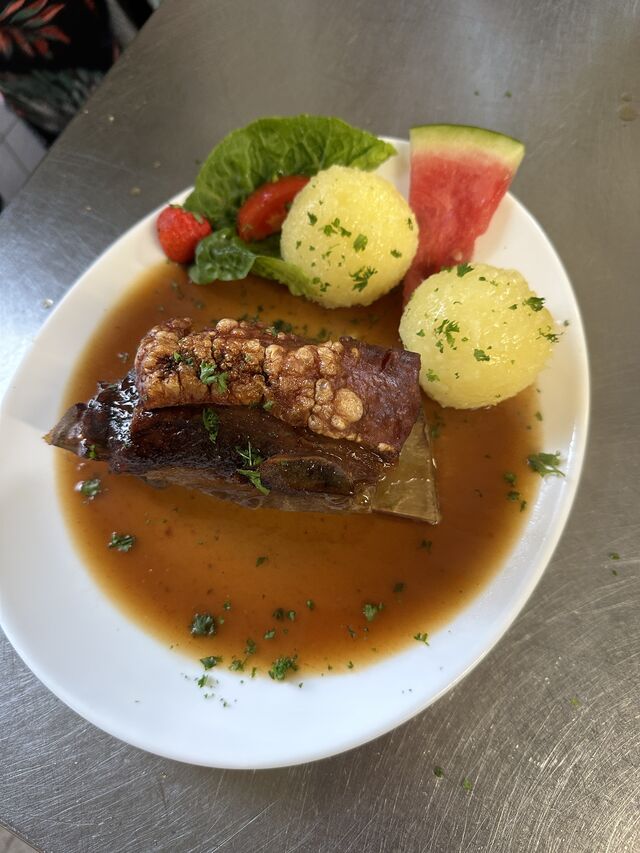 Schäufele mit Kartoffelknödel 