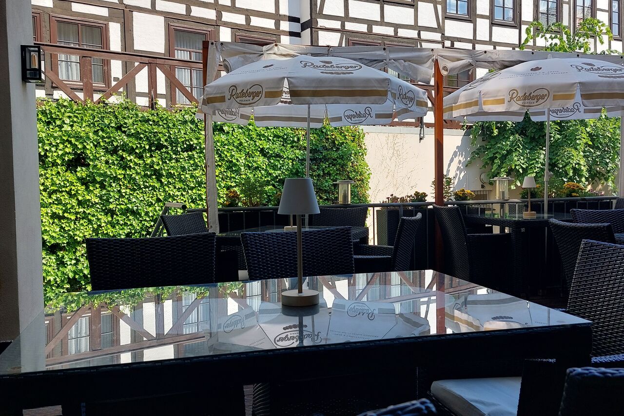 Außenterrasse im Innenhof GEÖFFNET