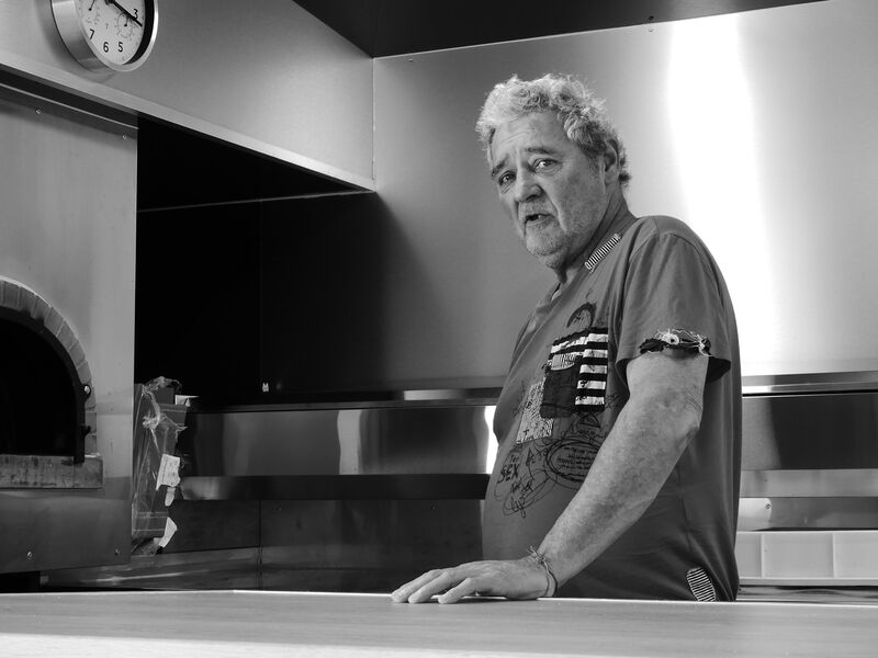 Là c'est moi. Je me nomme Claude et je suis votre le pizzaïolo !