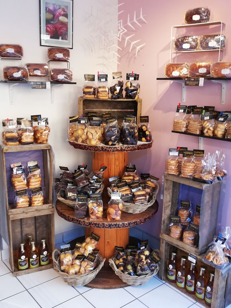 la biscuiterie artisanale, madeleines pur beurre, coco, chocolat, quatre quart, cake aux fruits confis, caramel salé, pépites,