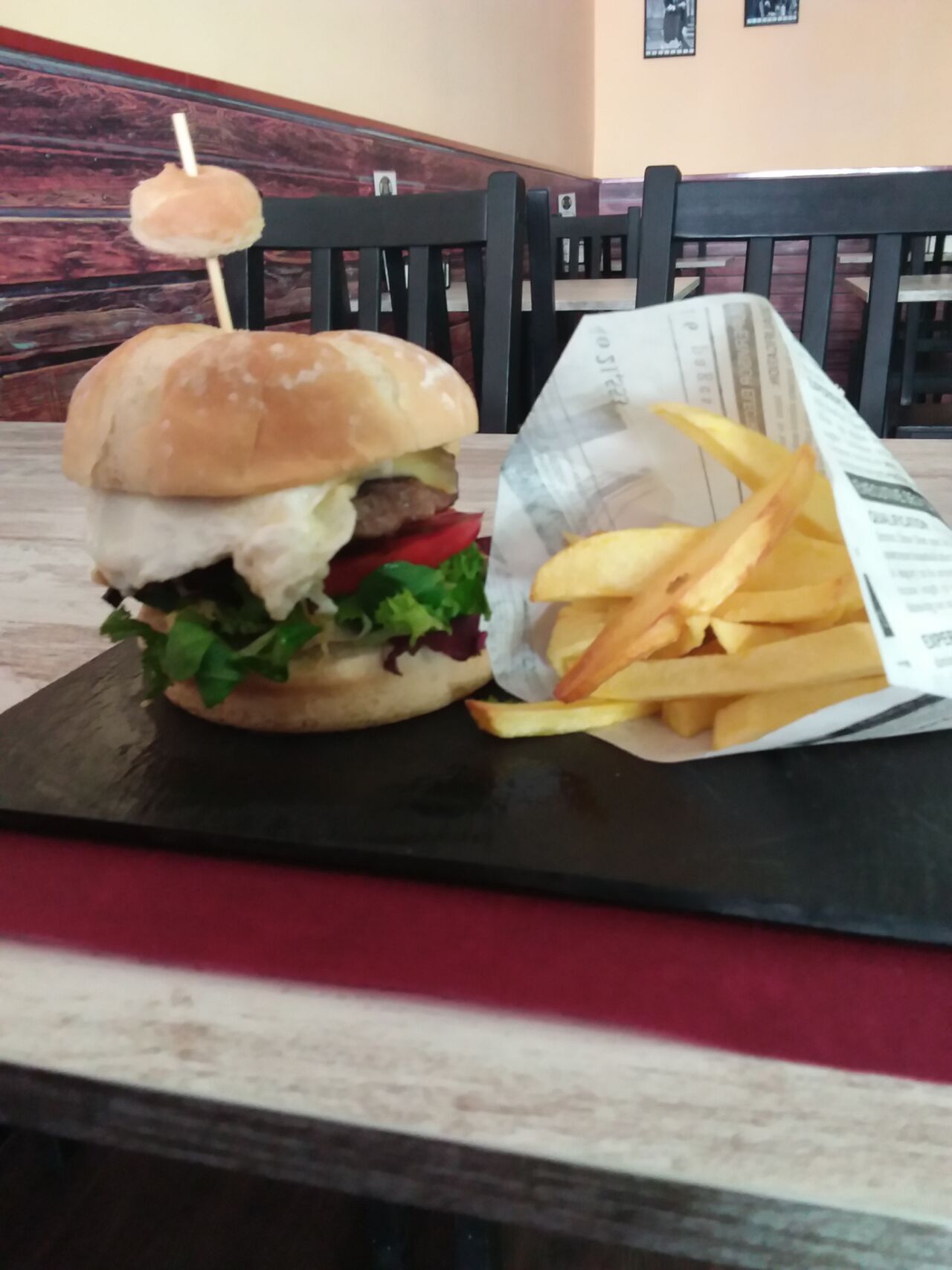 #Hamburguesa de ternera con bacón, queso y huevo 