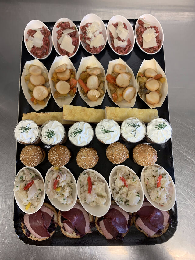 PLATEAU DE BOUCHÉES. 