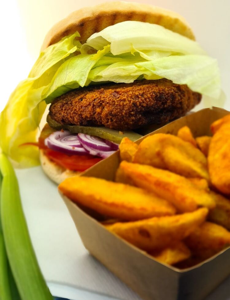 Le tac vége Burger maison avec des légumes et autres oléagineux féta et chapelure 11€
Possibilité le faire en tacos