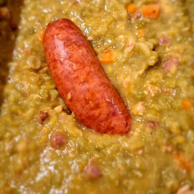 Erbseneintopf mit Mettwurst