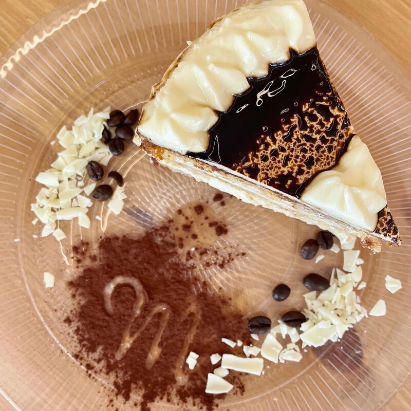 Tarta de café y chocolate blanco