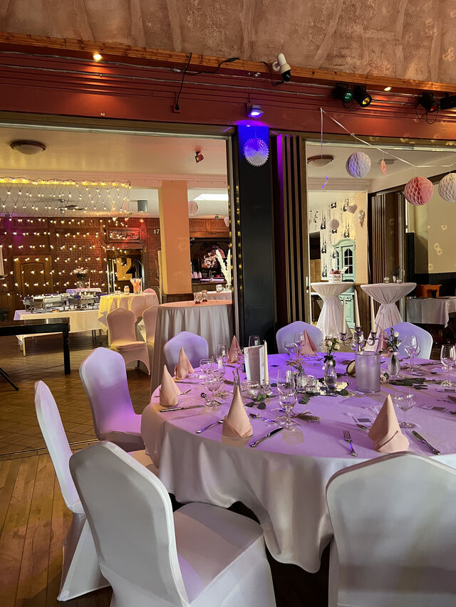 Toll dekoriert zur grünen Hochzeit 