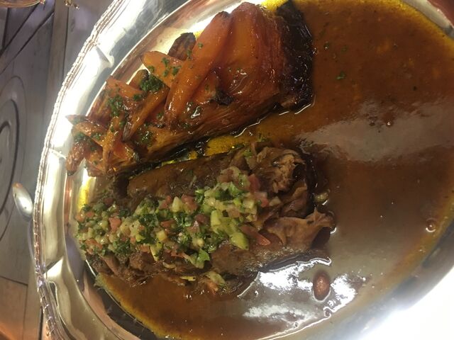 Épaule d’agneau de Lozère confites Légumes glacés et je cours