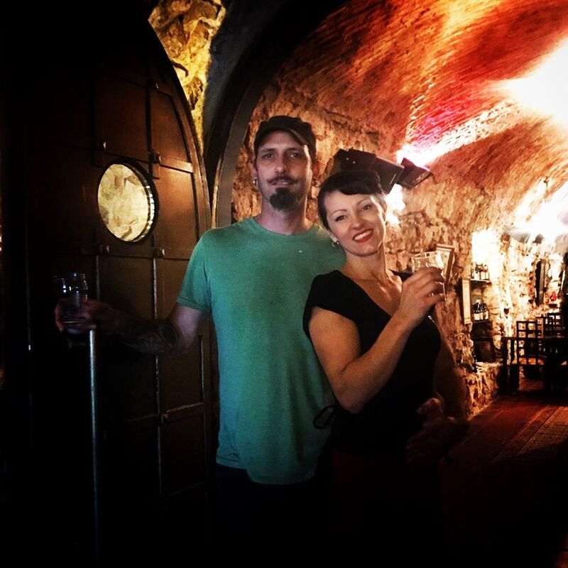 Adam e Raquel, os proprietários. 