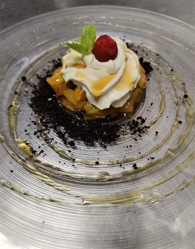 Mousse alla vaniglia e cannella con pere caramellate 