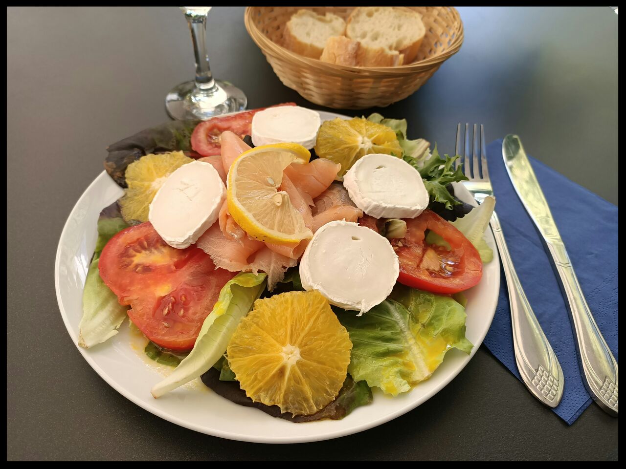 Assiette saumon-chèvre