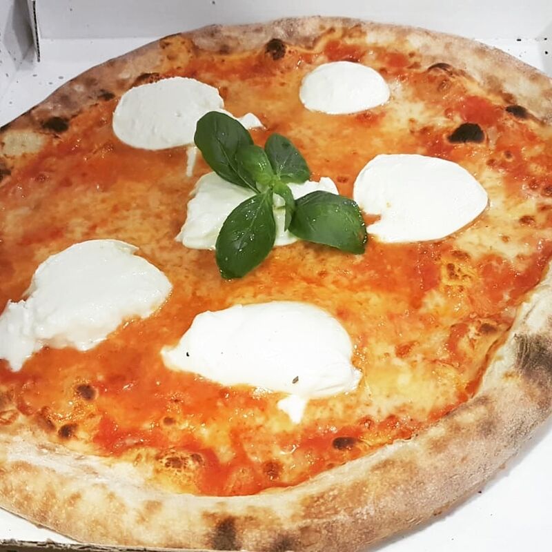 Pizza Margherita e mozzarella di bufala 