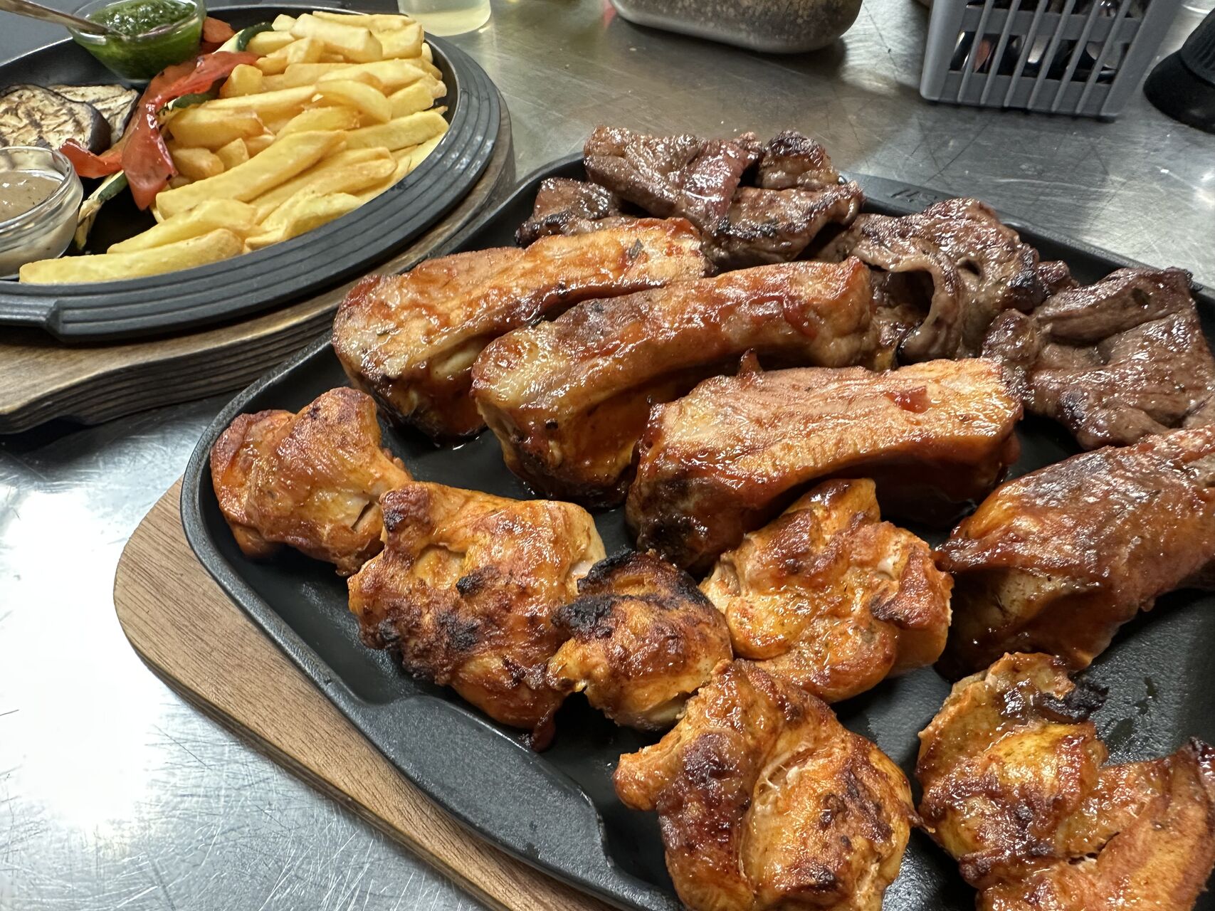 Carne mista alla brace x2 a prezzo speciale 52€ ogni martedì e mercoledì sera!