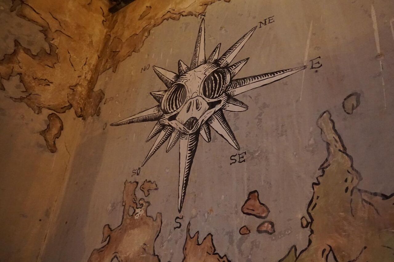 Autorreferencialismo, aquí abajito