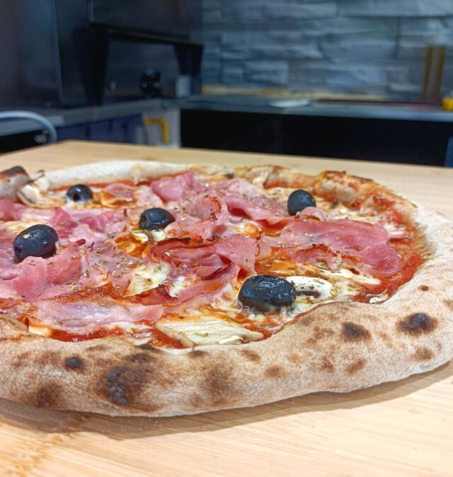 Pizza Regina - Base tomate et pâte classique