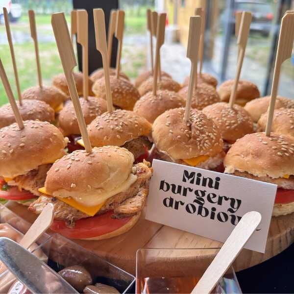 CATERING Z DOWOZEM I ROZŁOŻENIEM