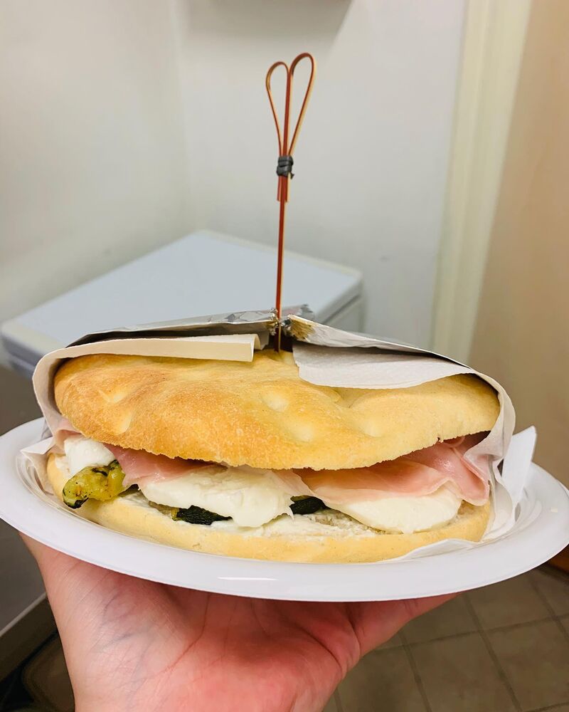 Ed ora vi presentiamo la focaccia IMBOTTITA con zucchine grigliate!