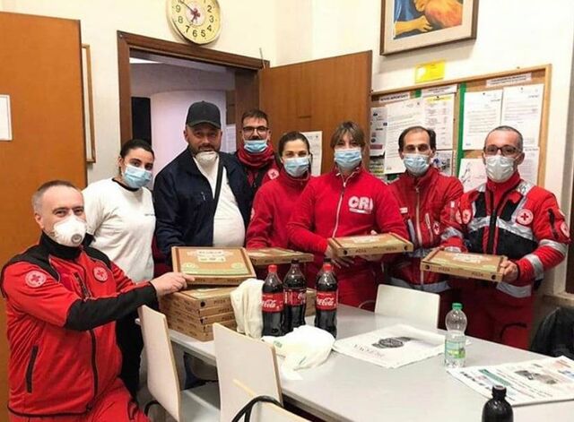 Un piccolo gesto in un momento così difficile! Spero che con questa pizza vi abbiamo strappato un sorriso!
