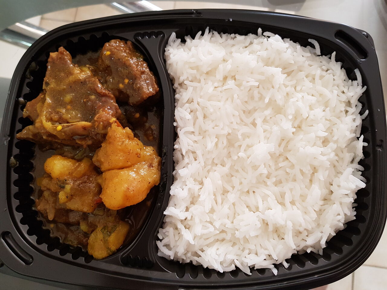 Riz blanc, colombo de porc