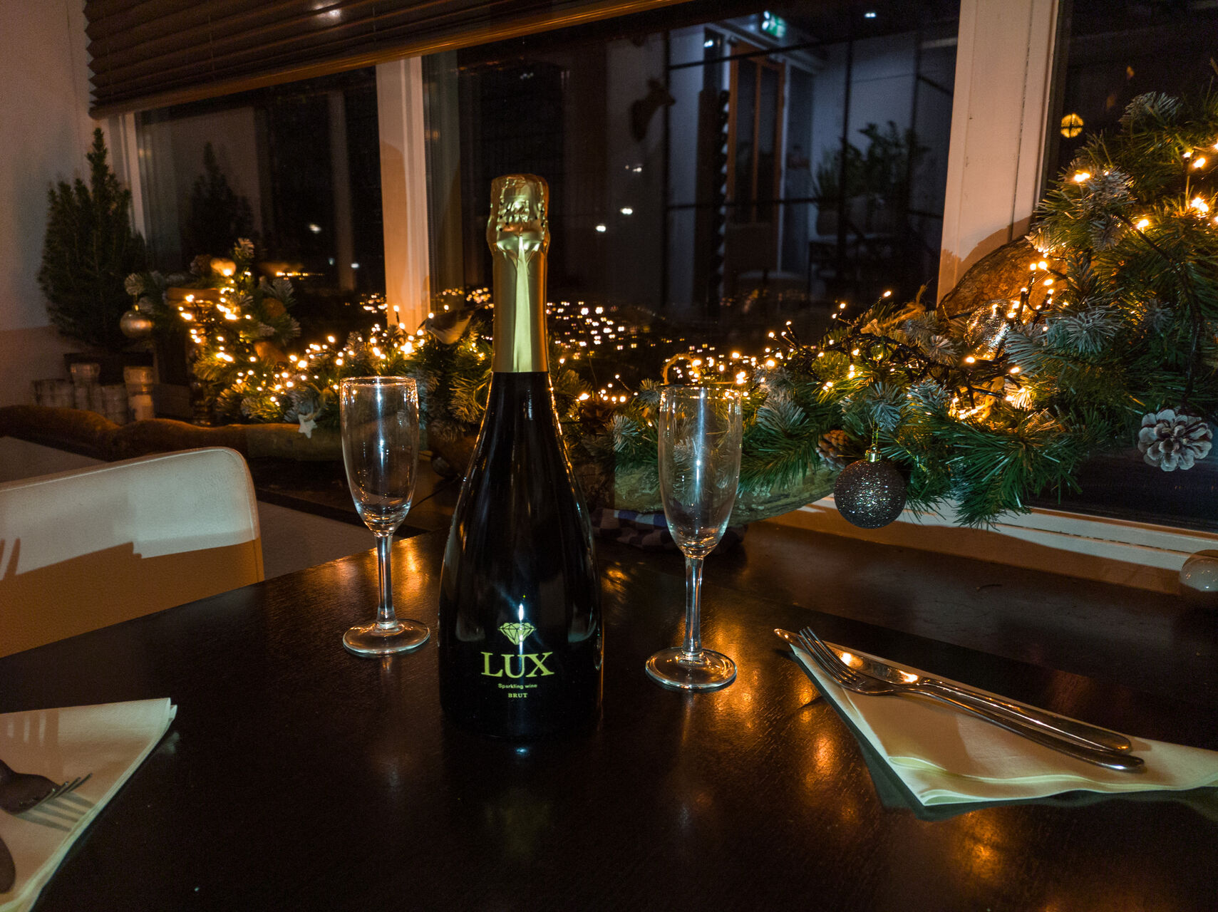 Reserveer uw tafel bij Restaurant MiddenInn Maasland