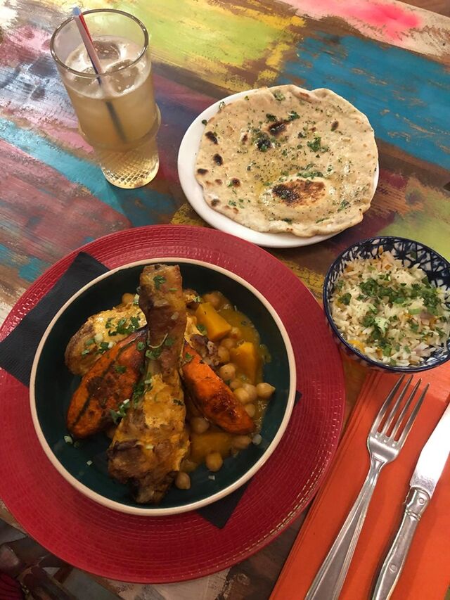 Poulet Tandoori - Curry de petitmarron - pain chapati - thé glacé