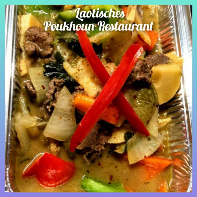 Auch zum Mitnehmen: Morlakod - Paprika, Bambus, Zwiebeln, Lao Aubergine und Lao Basilikum in grünem Curry (scharf) hier: Rind