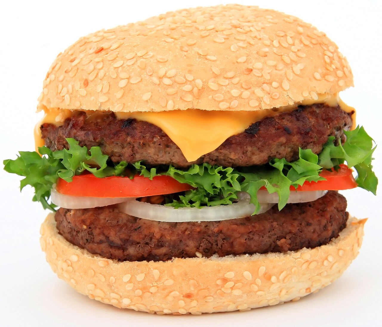 Hamburguesa doble de ternera. Tomate, lechuga, cebolla y queso cheddar en pan de chapata. 8 €.