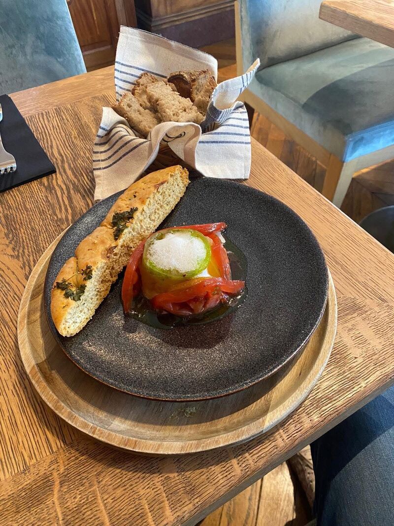 focaccia grillé tomates juteuses burrata fondante