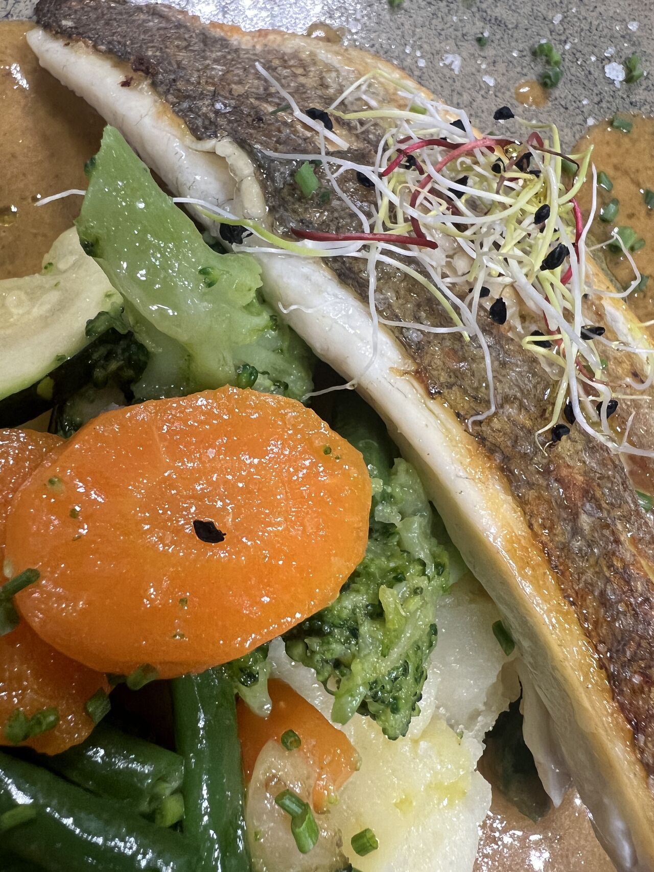 Le Filet de Bar à la Plancha, Sauce Pêcheur, Embeurrée de Pommes de Terre et Légumes de Saison