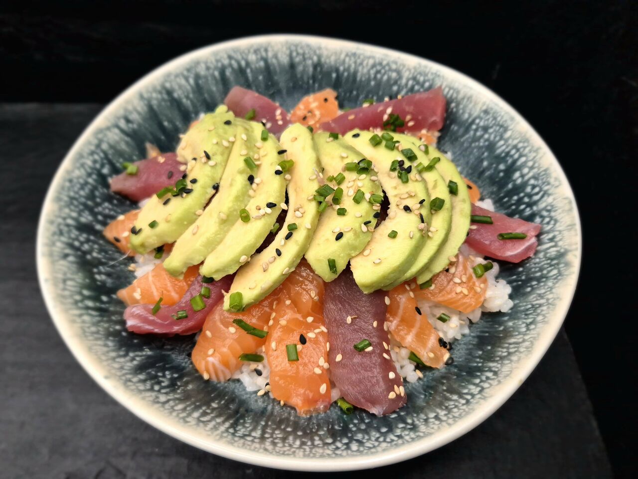Chirashi Saumon, thon, avocat