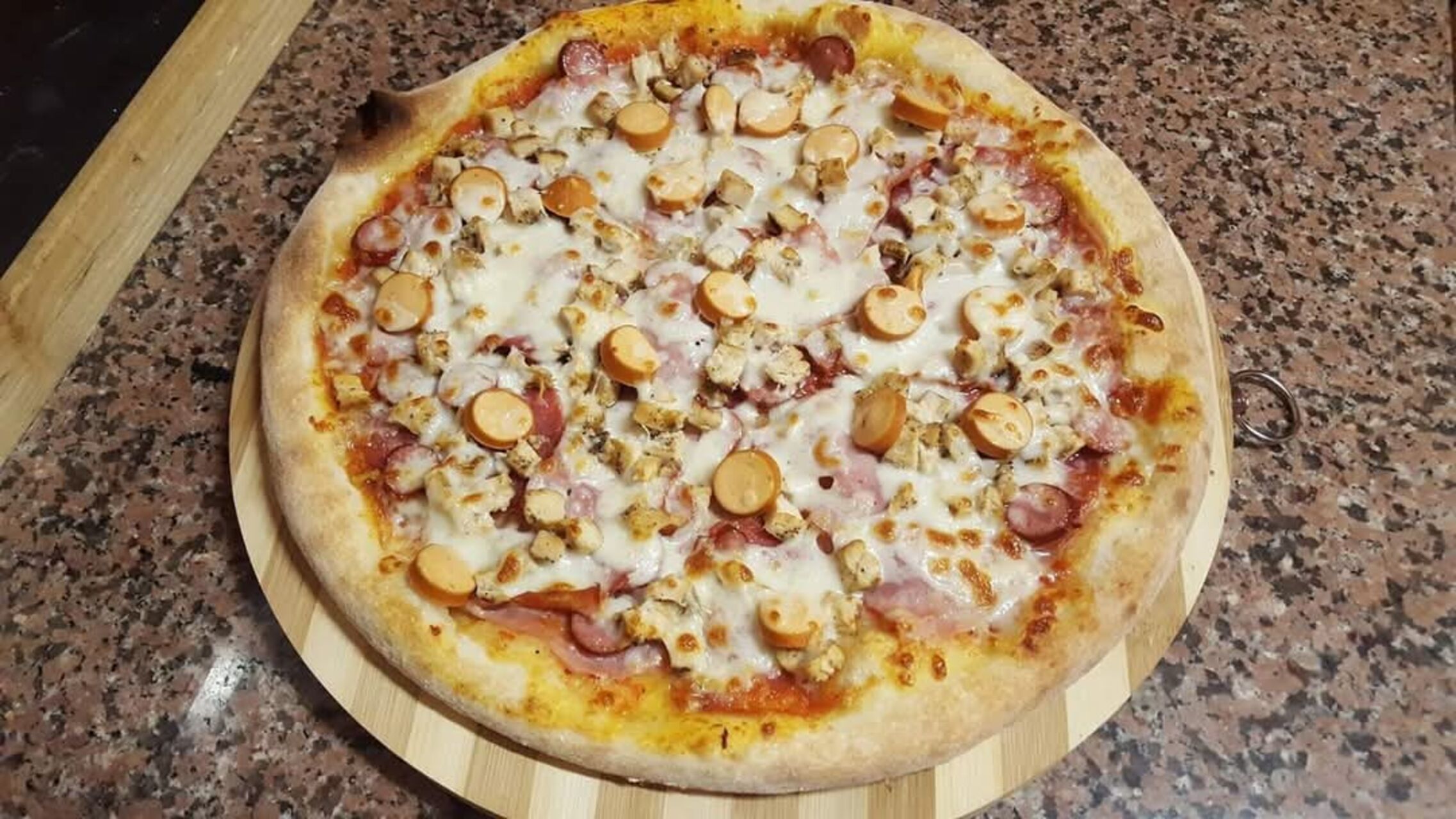 Pizza Canibali – O răsfățare carnivoră! 🍖🍕