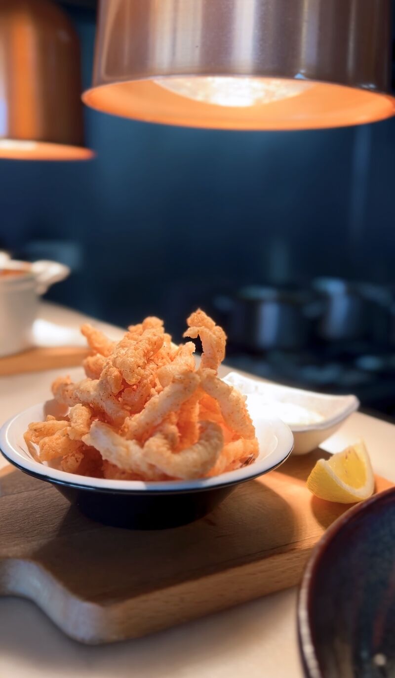 Tiras de Lula Crocantes com Maionese de Harissa